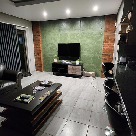 Lloyds - 3 Ermelo Quarto foto