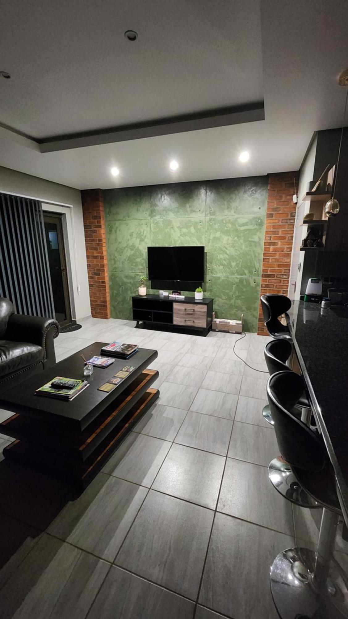 Lloyds - 3 Ermelo Quarto foto